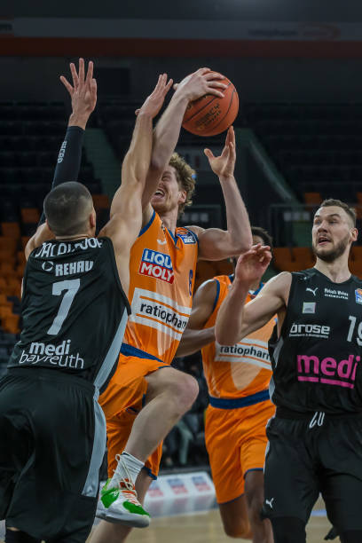 禁区内更有 禁区内更有