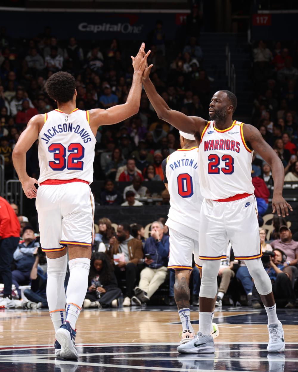 他们主要依 他们主要依