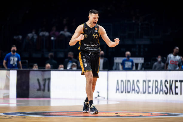 年巴恩斯离 年巴恩斯离